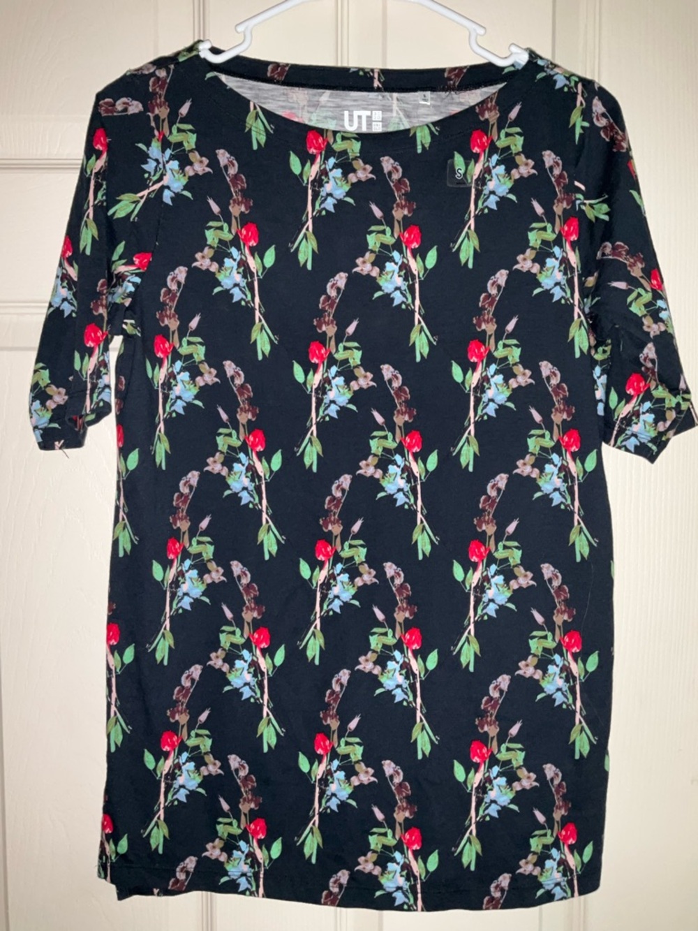 Uniqlo Cotton Short Sleeve Sz Small Dark Blue Whimsical Dark Botanical Romantic